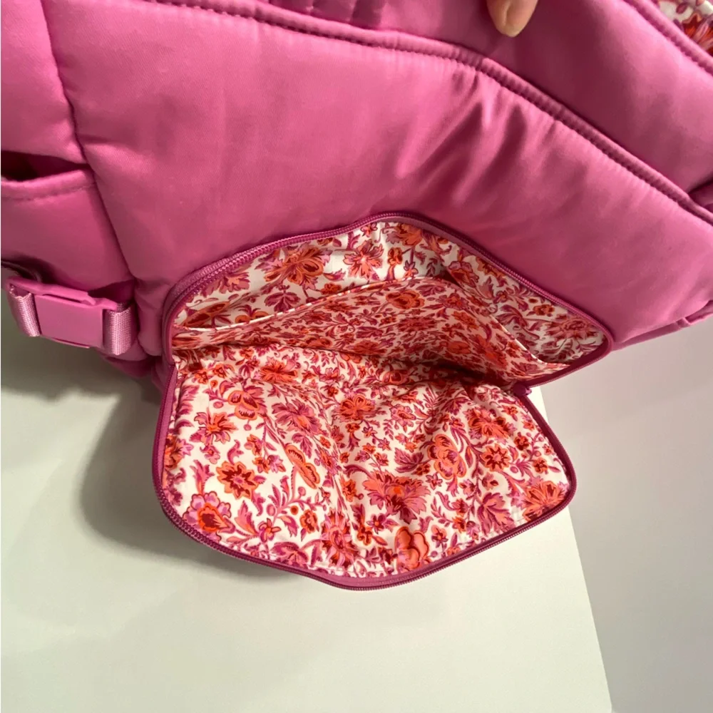 💐 Vera Bradley Utility Tote Bag. NWT. Rich Orchid. - Picture 8 of 16